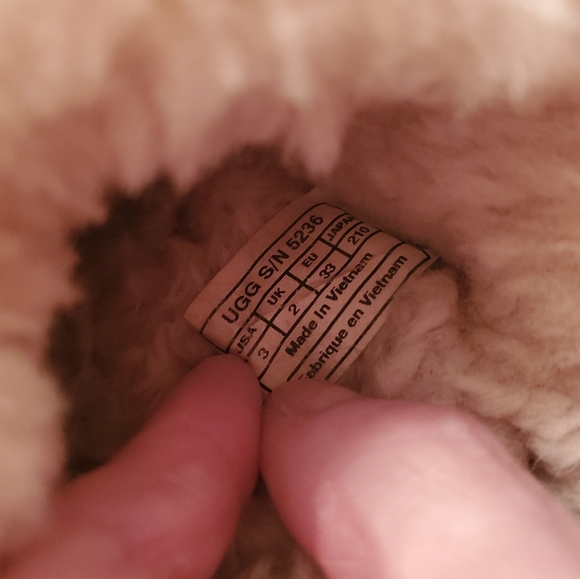 Ugg Kids Slippers size 3 - Picture 2 of 4